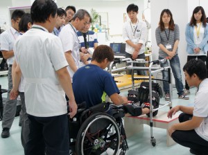 ②初回装着デモによる説明